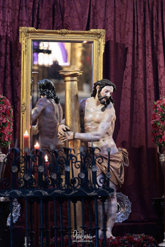 Señor de la Paciencia durante el besapiés celebrado en Granada en 2026