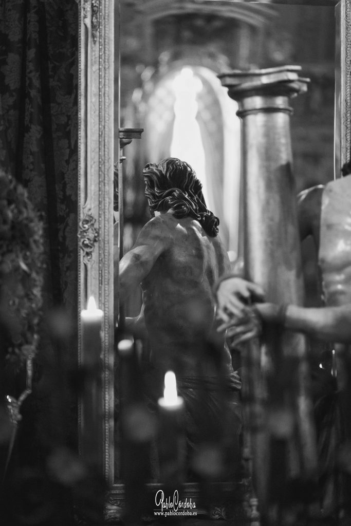 Señor de la Paciencia durante el besapiés celebrado en Granada en 2026