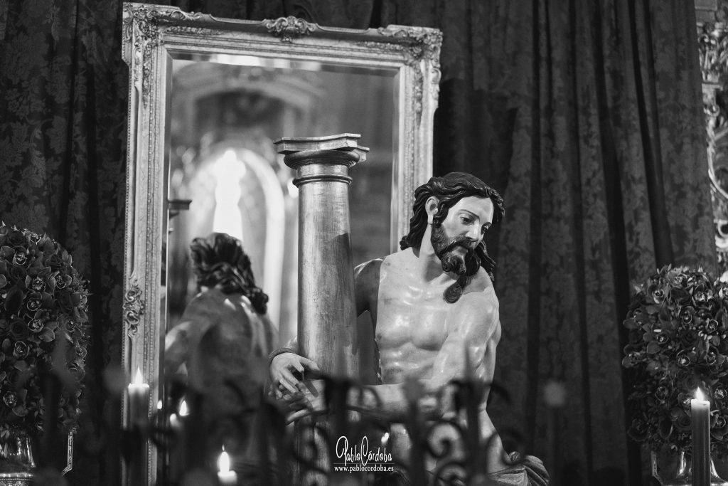 Señor de la Paciencia durante el besapiés celebrado en Granada en 2026